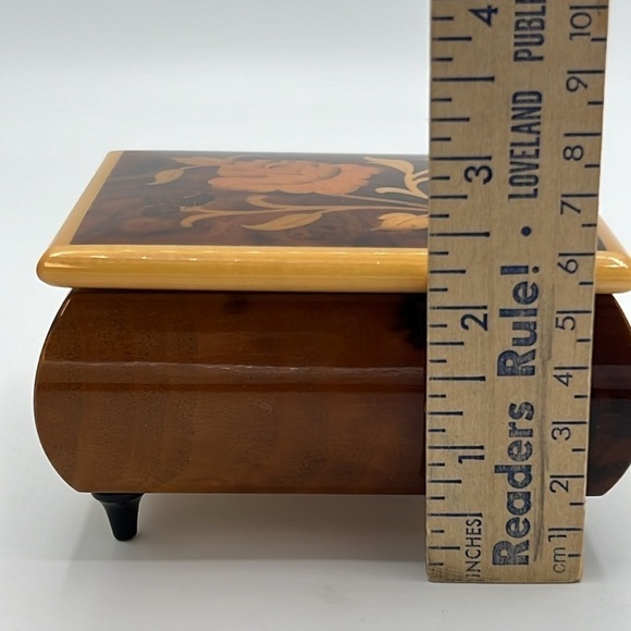 REUGE WOODEN MUSIC BOX INLAID FLORAL AND LEAVES MADE IN ITALY PLAYS “TOMORROW” - Picture 8 of 10